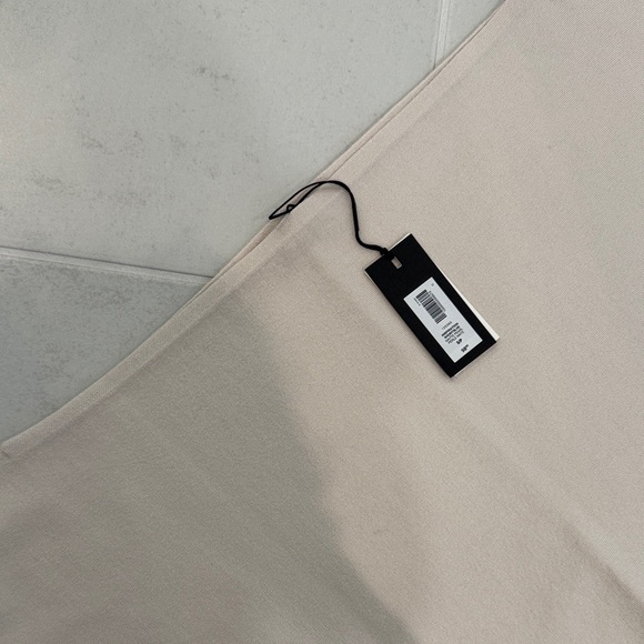 Aritzia Babaton Inspiration Short Sleeve Matte Pearl Knit Top - Size Small - Picture 5 of 6